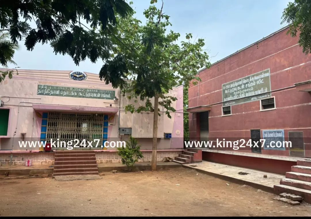 கரூர் 25 அம்ச கோரிக்கைகளை வலியுறுத்தி வேலை நிறுத்த போராட்டம். கரூர் 25 அம்ச கோரிக்கைகளை வலியுறுத்தி வேலை நிறுத்த போராட்டம்.