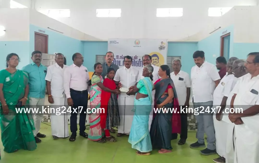 எலவனூர்-உங்களுடன் ஸ்டாலின் திட்ட முகாமில் பயனாளிகளுக்கு நலத்திட்டங்களை வழங்கி வாழ்த்து தெரிவித்தார் எம் எல் ஏ இளங்கோ. எலவனூர்-உங்களுடன் ஸ்டாலின் திட்ட முகாமில் பயனாளிகளுக்கு நலத்திட்டங்களை வழங்கி வாழ்த்து தெரிவித்தார் எம் எல் ஏ இளங்கோ.