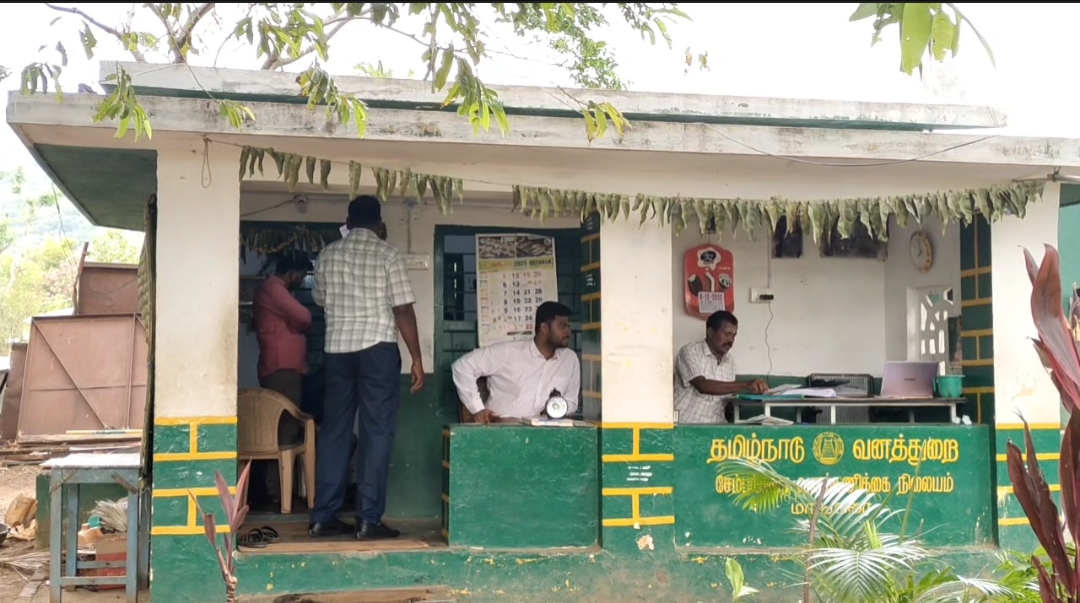 கோவையில் வனக்காவலர்கள் மூவர் கையும் களவுமாக கைது !