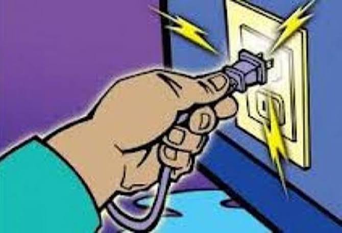 கிருஷ்ணகிரி: மின் விபத்துகளில் இருந்து பாதுகாத்துக்கொள்வது எப்படி?