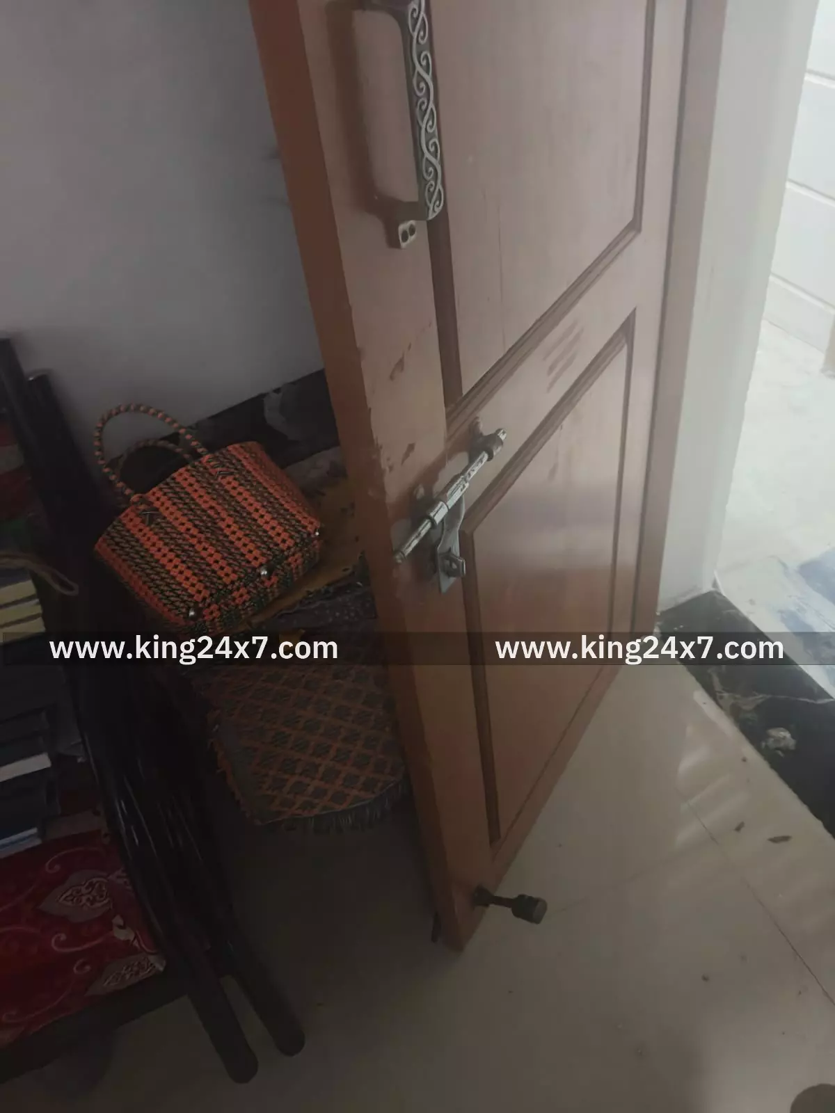 சூலூரில் பூட்டிய வீட்டில் நகை, பணம் கொள்ளை – மிளகாய் பொடி தூவி தப்பிய மர்ம நபர்கள் !