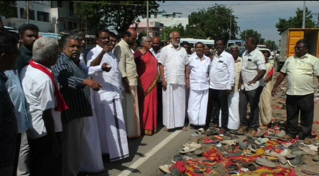 கரூர் சம்பவத்தில் பலியான சிறுவனின் தந்தை சிபிஐ விசாரணைக் கோரி உச்சநீதிமன்றத்தில் மனு.