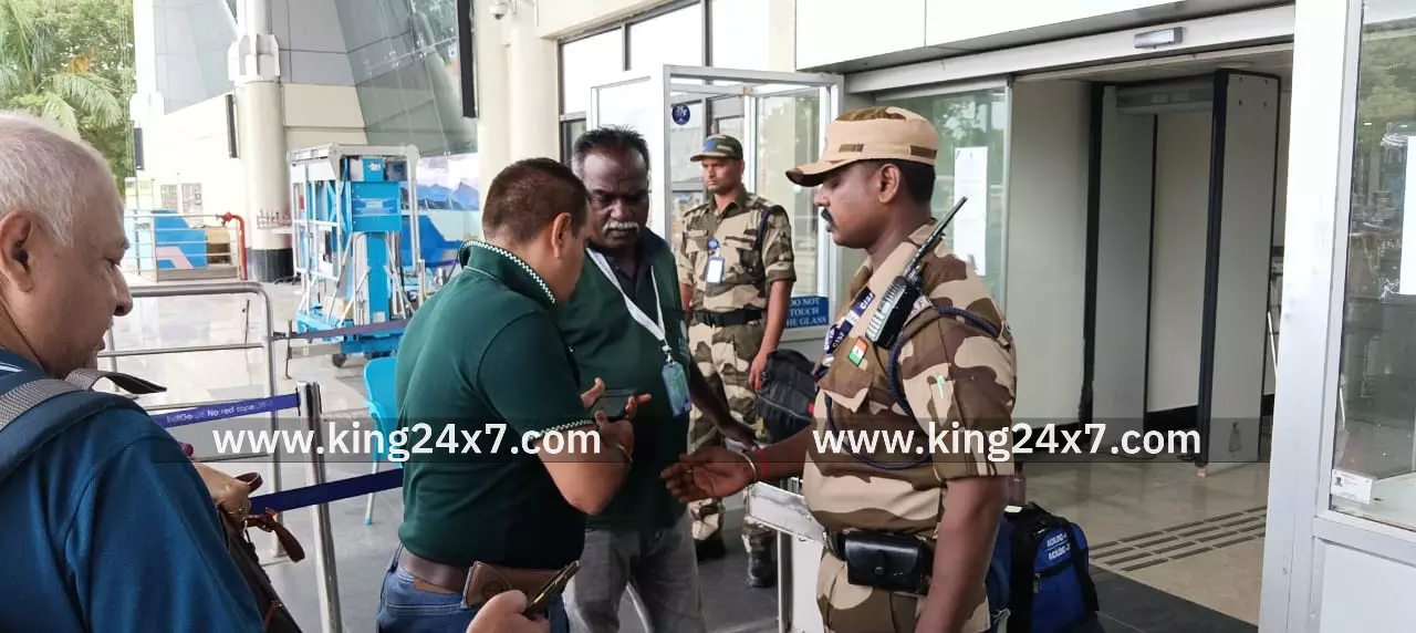 மதுரை விமான நிலையத்திற்கு வெடிகுண்டு மிரட்டல் மதுரை விமான நிலையத்திற்கு வெடிகுண்டு மிரட்டல்