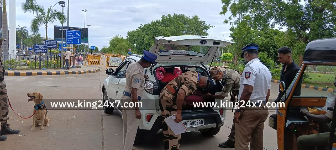 மதுரை விமான நிலையத்திற்கு வெடிகுண்டு மிரட்டல் மதுரை விமான நிலையத்திற்கு வெடிகுண்டு மிரட்டல்