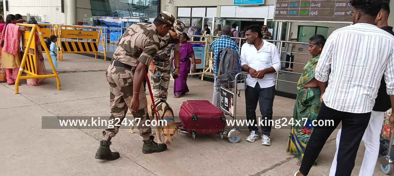 மதுரை விமான நிலையத்திற்கு வெடிகுண்டு மிரட்டல் மதுரை விமான நிலையத்திற்கு வெடிகுண்டு மிரட்டல்