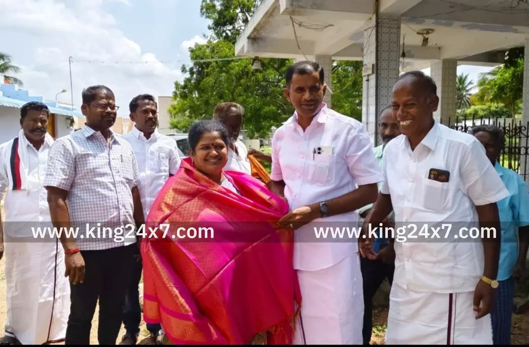 கிழக்கு அய்யம்பாளையத்தில் நாடக மேடை அமைப்பதற்கான பூமி பூஜை எம்எல்ஏ துவக்கி வைத்தார்.