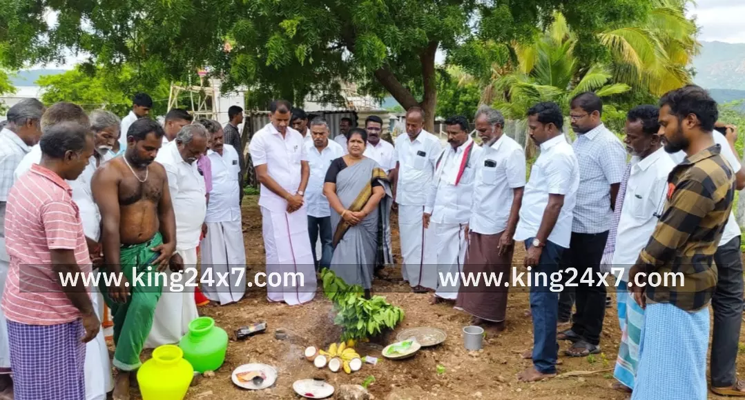 கிழக்கு அய்யம்பாளையத்தில் நாடக மேடை அமைப்பதற்கான பூமி பூஜை எம்எல்ஏ துவக்கி வைத்தார்.