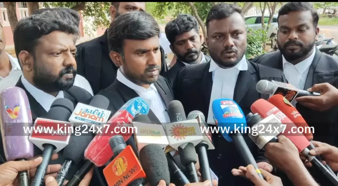 கரூர் துயர சம்பவத்தில் தமிழக வெற்றிக்கழக மாவட்ட செயலாளர் மதியழகனை இரண்டு நாள் கஸ்டடி எடுத்த சிறப்பு காவல் துறையினர் கரூர் துயர சம்பவத்தில் தமிழக வெற்றிக்கழக மாவட்ட செயலாளர் மதியழகனை இரண்டு நாள் கஸ்டடி எடுத்த சிறப்பு காவல் துறையினர்