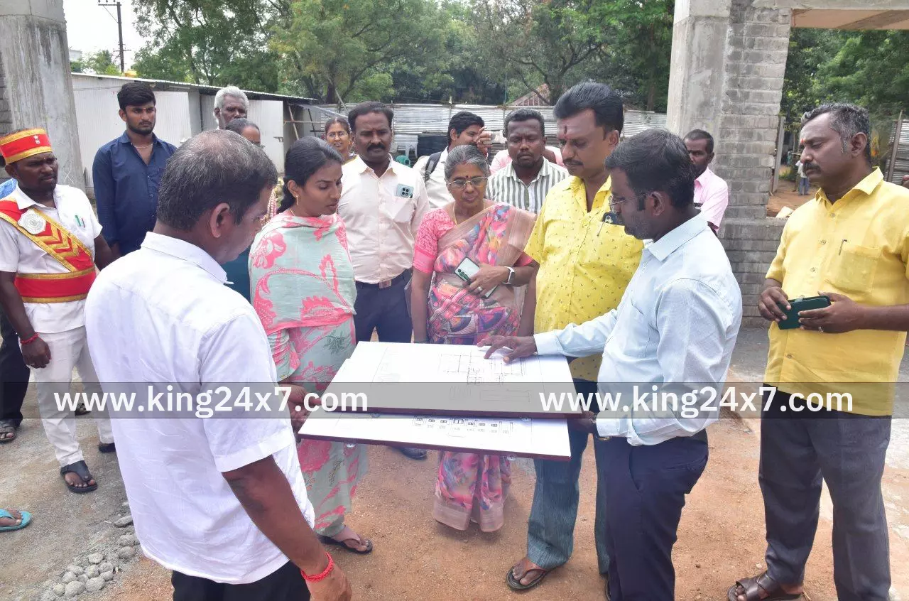 தொழில்நெறி வழிகாட்டும் கண்காட்சி மற்றும் கருத்தரங்கினை தொடங்கி வைத்த மாவட்ட ஆட்சியர். தொழில்நெறி வழிகாட்டும் கண்காட்சி மற்றும் கருத்தரங்கினை தொடங்கி வைத்த மாவட்ட ஆட்சியர்.