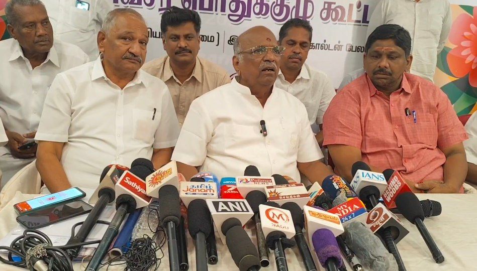 எல்பிஜி டேங்கர் லாரி உரிமையாளர்கள் திடீர் காலவரையற்ற வேலைநிறுத்தம் போராட்டம். எல்பிஜி டேங்கர் லாரி உரிமையாளர்கள் திடீர் காலவரையற்ற வேலைநிறுத்தம் போராட்டம்.