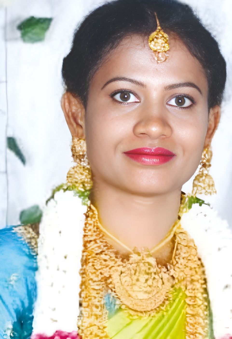 வேப்பனப்பள்ளி அருகேபஸ் மோதி இளம்பெண் உயிரிழப்பு.