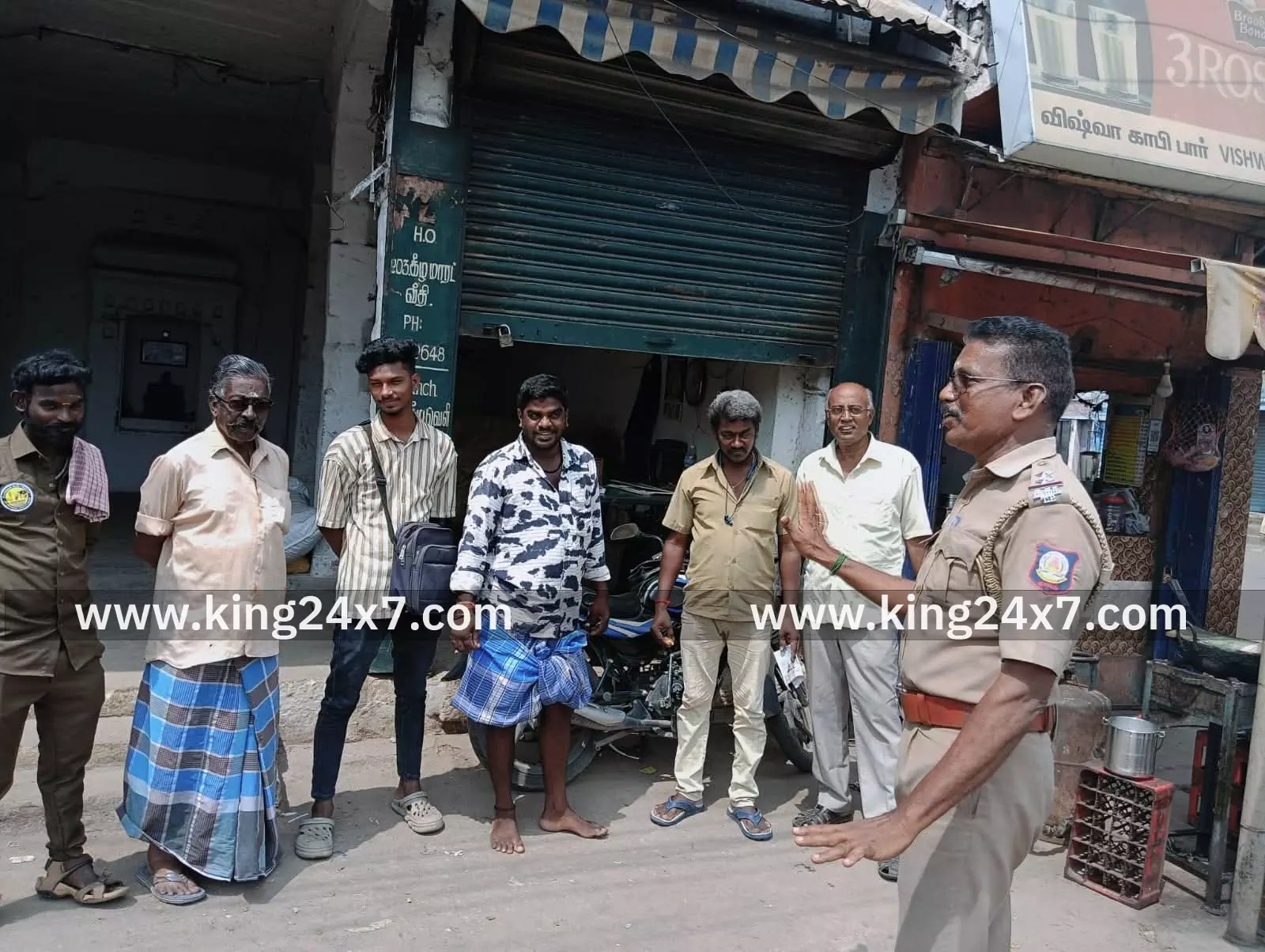 போலீசாரின் விழிப்புணர்வு பிரச்சாரம் போலீசாரின் விழிப்புணர்வு பிரச்சாரம்