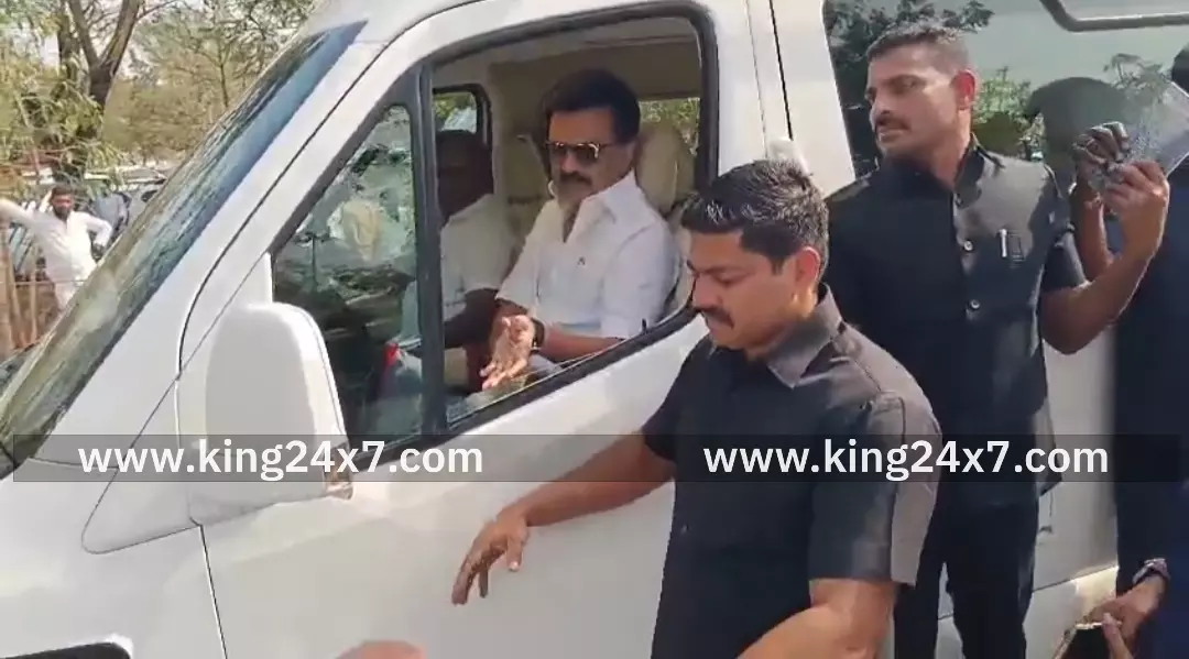 கோவை விமான நிலையத்தில் முதல்வர் ஸ்டாலின் – அண்ணாமலை திடீர் சந்திப்பு ! கோவை விமான நிலையத்தில் முதல்வர் ஸ்டாலின் – அண்ணாமலை திடீர் சந்திப்பு !