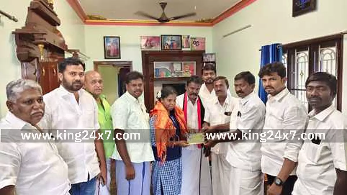 என் பள்ளி-என் பெருமை‘ போட்டி: காசிதா்மம் பள்ளி மாணவி சிறப்பிடம் என் பள்ளி-என் பெருமை‘ போட்டி: காசிதா்மம் பள்ளி மாணவி சிறப்பிடம்