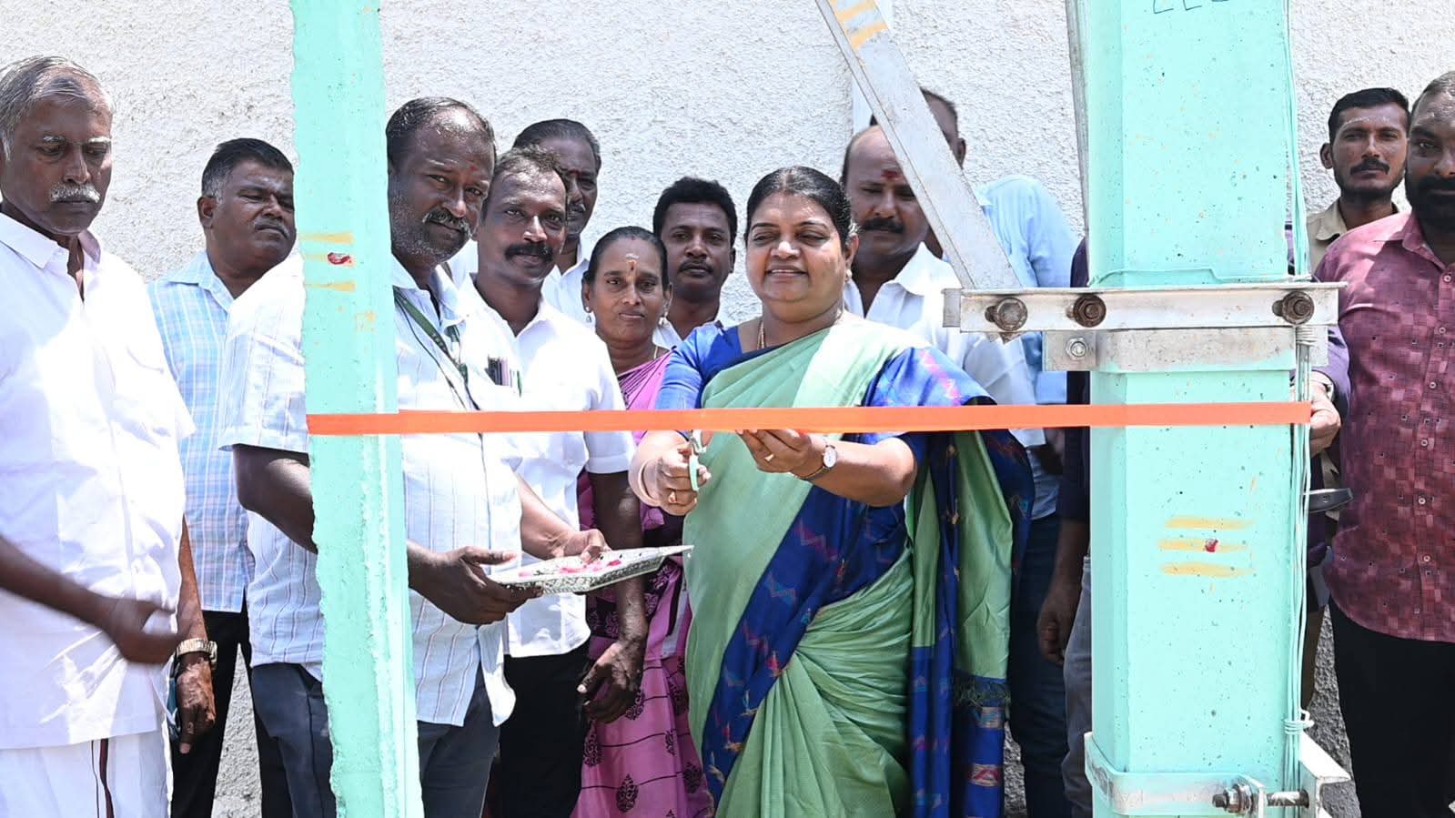 கணேஷ் நகரில் புதிய மின்மாற்றத்தை அமைச்சர் கீதா ஜீவன் திறந்து வைத்தார்.