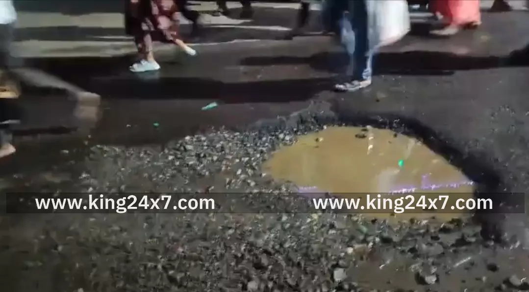 கோவை காந்திபுரம் பேருந்து நிலையத்தில் கழிவுநீர் தேக்கம் – பயணிகள் அவதி !