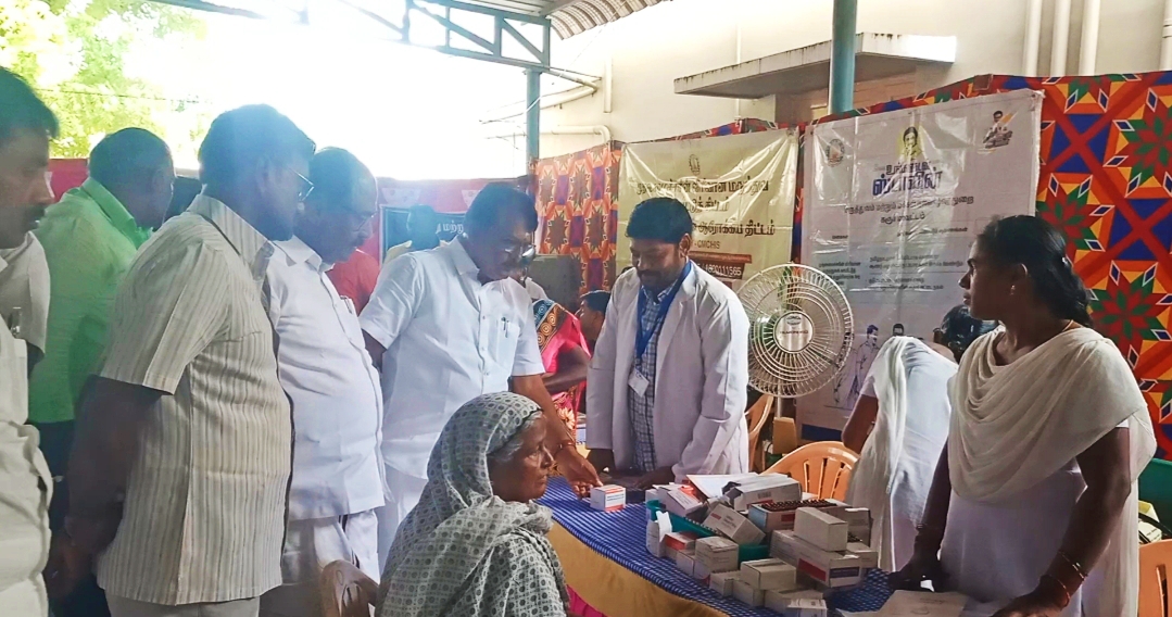 சின்ன தாராபுரத்தில் உங்களுடன் ஸ்டாலின் திட்டத்தில் நலத்திட்டங்களை வழங்கி வாழ்த்து தெரிவித்தார் எம்எல்ஏ இளங்கோ. சின்ன தாராபுரத்தில் உங்களுடன் ஸ்டாலின் திட்டத்தில் நலத்திட்டங்களை வழங்கி வாழ்த்து தெரிவித்தார் எம்எல்ஏ இளங்கோ.