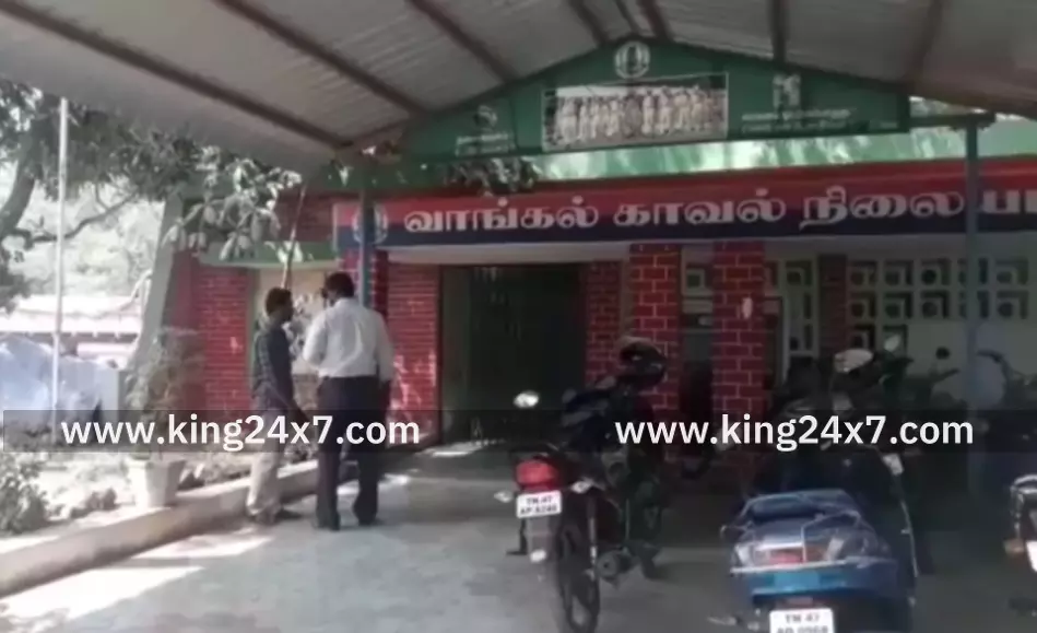 காட்டூர் பிரிவில் டூ வீலர் ட்ராவலர் வேன் நேருக்கு நேர் மோதி விபத்து. காட்டூர் பிரிவில் டூ வீலர் ட்ராவலர் வேன் நேருக்கு நேர் மோதி விபத்து.