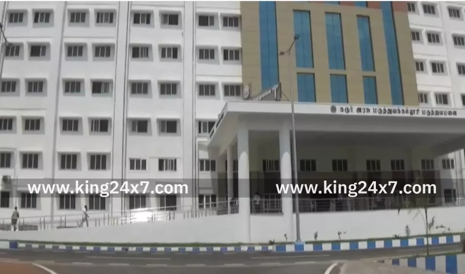 கிருஷ்ணராயபுரம் - தனியார் பள்ளி பேருந்து திடீரென பிரேக் இட்டதால் டூ வீலர் மோதி விபத்து. கிருஷ்ணராயபுரம் - தனியார் பள்ளி பேருந்து திடீரென பிரேக் இட்டதால் டூ வீலர் மோதி விபத்து.