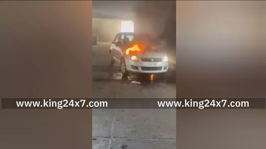 கோவை அவிநாசி சாலையில் கார் தீப்பிடித்து பரபரப்பு ! கோவை அவிநாசி சாலையில் கார் தீப்பிடித்து பரபரப்பு !