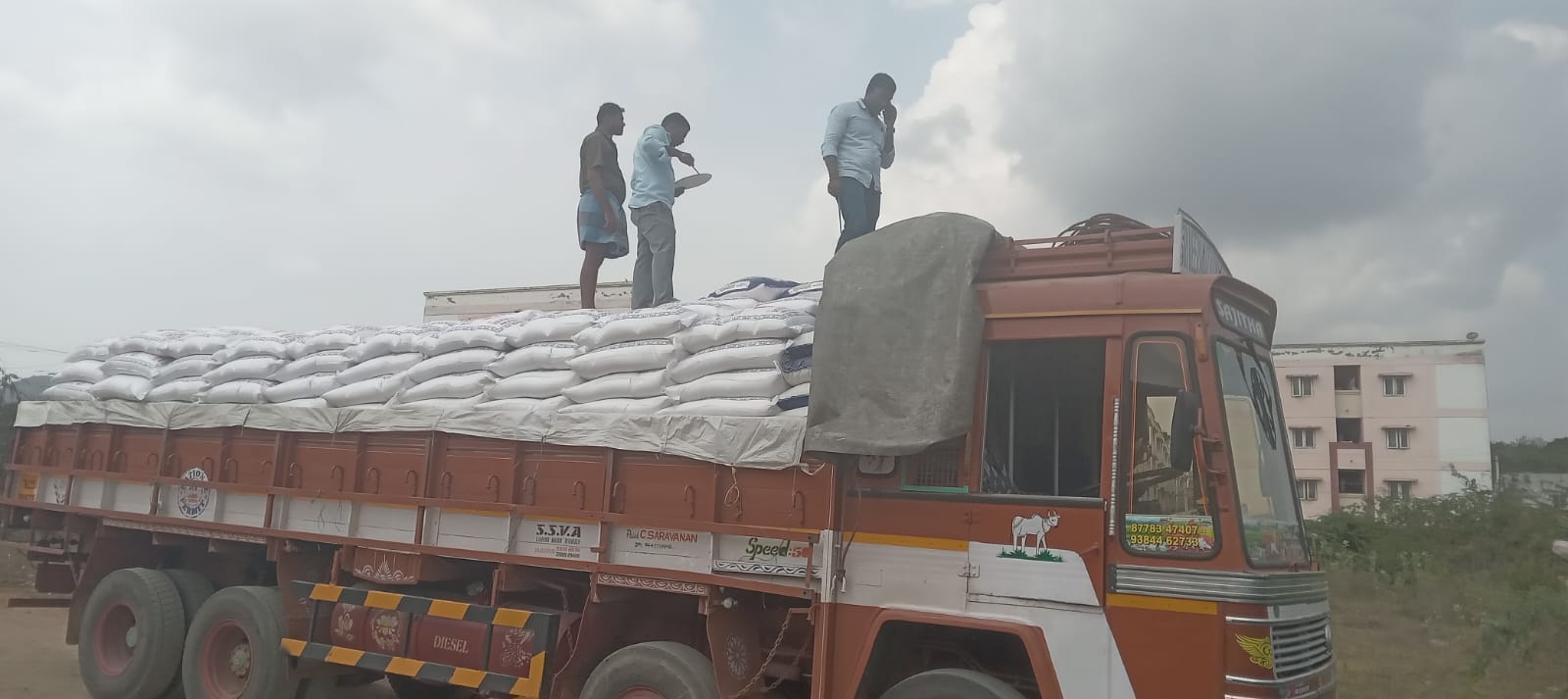 கர்நாடகா-கேரளா வழியாக 25 டன் ரேஷன் அரிசி கடத்தல்: கோவையில் லாரி ஓட்டுநர் கைது !