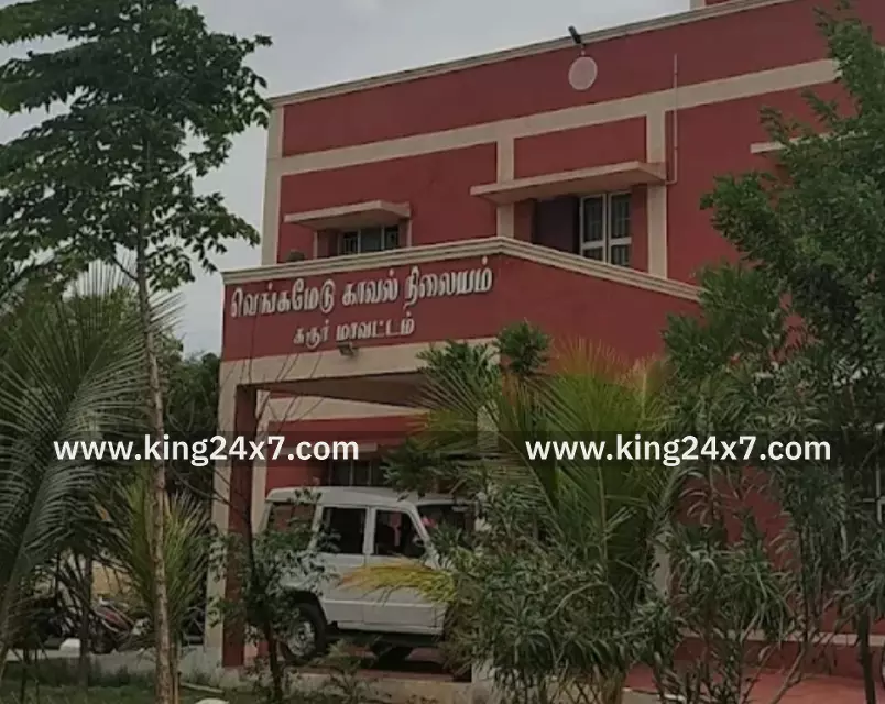 வெங்கமேடு எம்ஜிஆர் சிலை அருகே டூவீலர்கள் மோதல். பெண் படுகாயம். வெங்கமேடு எம்ஜிஆர் சிலை அருகே டூவீலர்கள் மோதல். பெண் படுகாயம்.