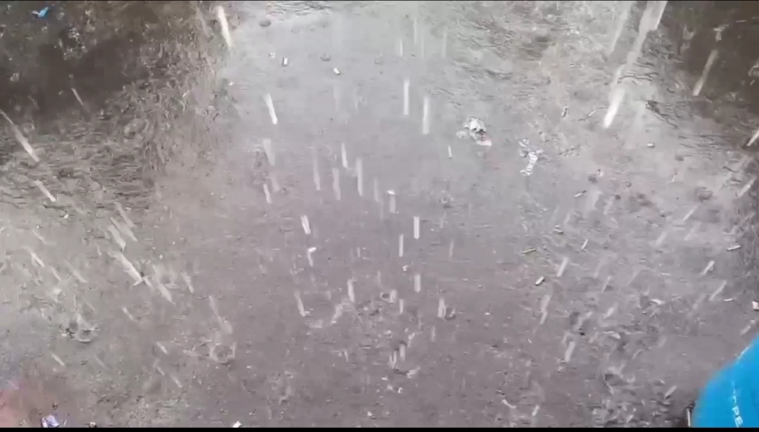 கரூர் மாவட்டத்தில் கொட்டி தீர்த்த கனமழை.194 மில்லி மீட்டர் மழை அளவு பதிவு. மாவட்ட நிர்வாகம் அறிவிப்பு.