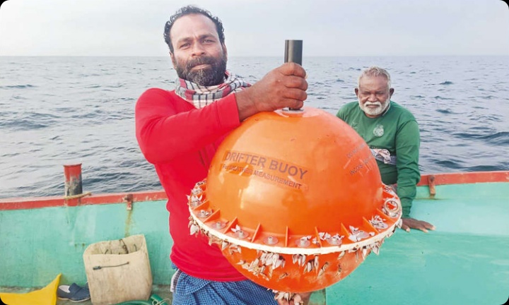 கடலில் சிக்கிய கடல்சார் தகவல் தொடர்பு கருவி