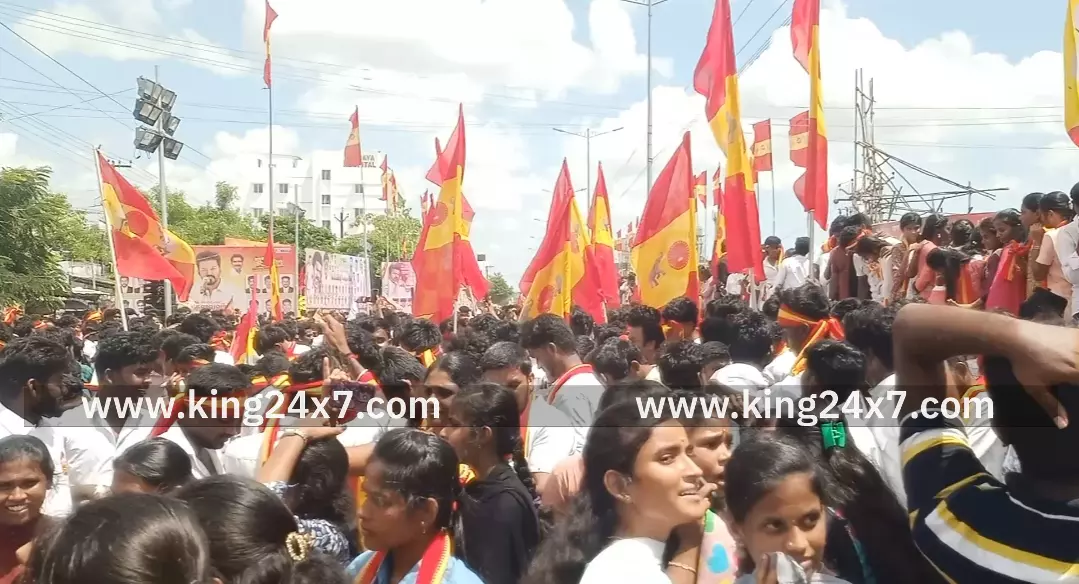 கரூர் துயர சம்பவம் தொடர்பாக நீதிபதி மீது அவதூறு பரப்பிய தவெக நிர்வாகி கைது. கரூர் துயர சம்பவம் தொடர்பாக நீதிபதி மீது அவதூறு பரப்பிய தவெக நிர்வாகி கைது.