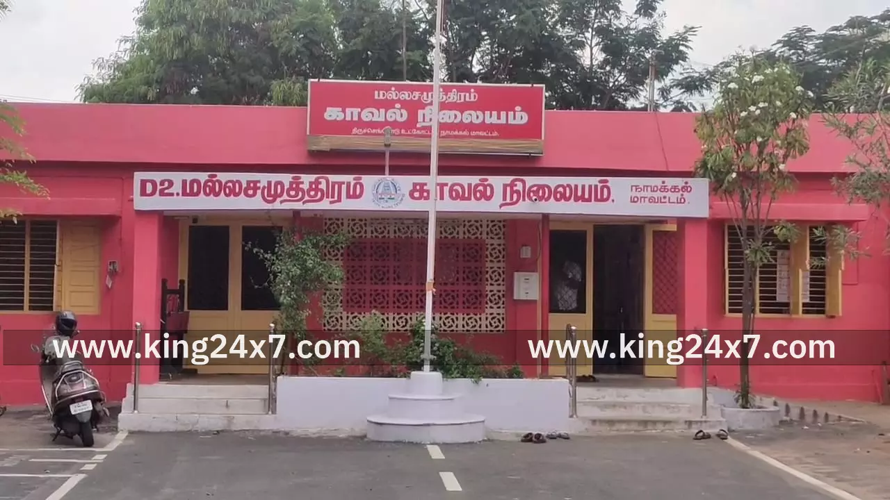 திருச்செங்கோட்டை அடுத்த சின்னத்தம்பி பாளையம் பகுதியில் வீட்டில் உறங்கிக் கொண்டிருந்த கணவன் மனைவியான முதியவர்களை மயங்க செய்து ஒரு பவுன் நகை 5 ஆயிரம் ரொக்கம் கொள்ளை திருச்செங்கோட்டை அடுத்த சின்னத்தம்பி பாளையம் பகுதியில் வீட்டில் உறங்கிக் கொண்டிருந்த கணவன் மனைவியான முதியவர்களை மயங்க செய்து ஒரு பவுன் நகை 5 ஆயிரம் ரொக்கம் கொள்ளை