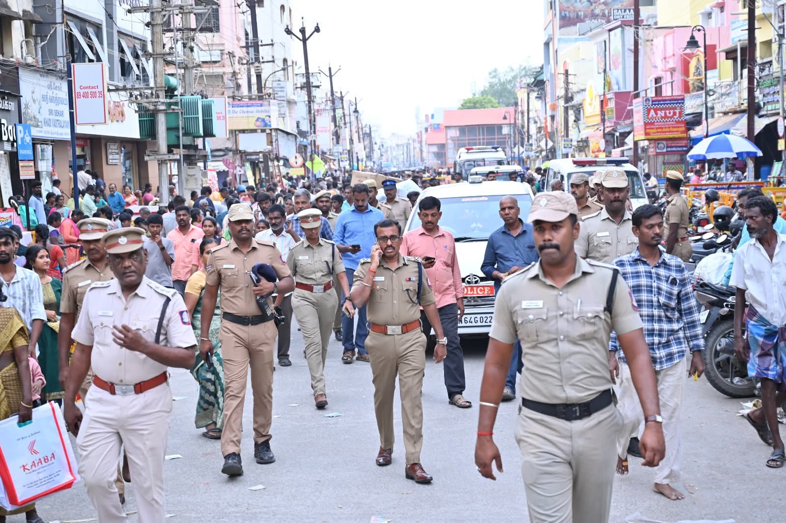 பாதுகாப்பு பணியினை ஆய்வு செய்த காவல் ஆணையர்.