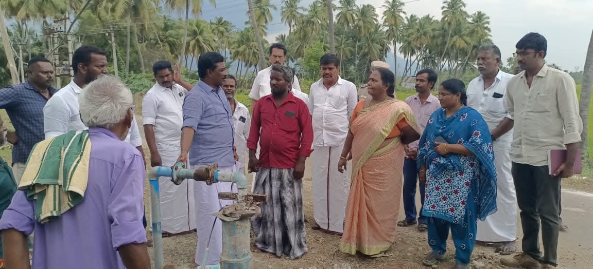 எம்எல்ஏவிடம் பெண்கள் சரமாரி கேள்வி