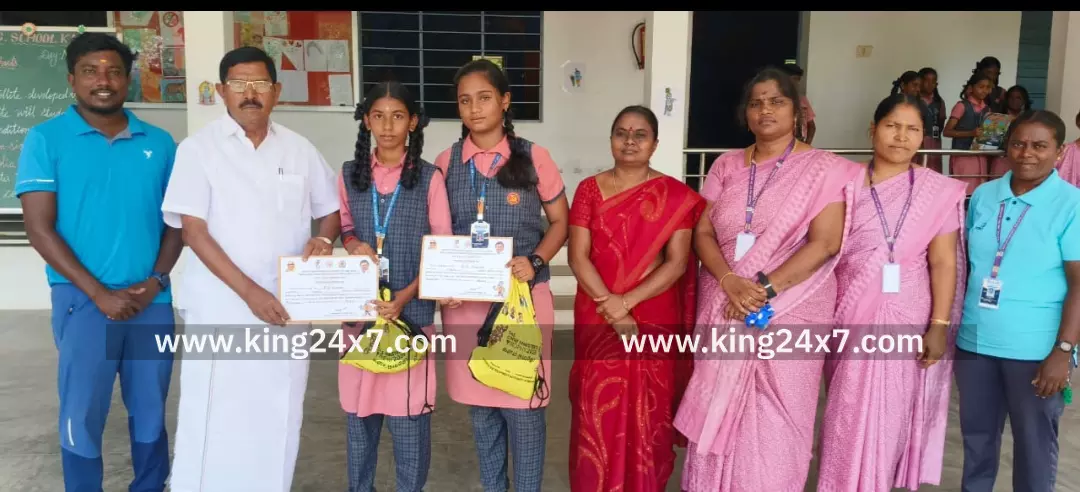 கரூர் -முதலமைச்சர் கோப்பை காண வளைகோல் பந்து போட்டியில் மாநில அளவில் விளையாட தேர்வு பெற்ற மாணவிகளுக்கு பாராட்டு. கரூர் -முதலமைச்சர் கோப்பை காண வளைகோல் பந்து போட்டியில் மாநில அளவில் விளையாட தேர்வு பெற்ற மாணவிகளுக்கு பாராட்டு.