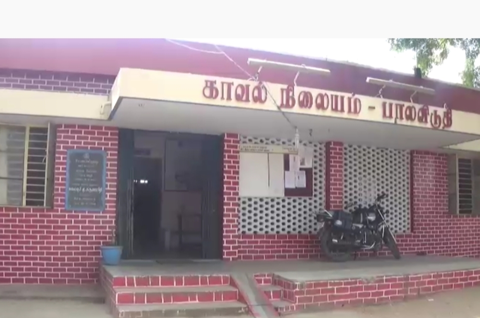 இடையபட்டியில் நடந்து சென்ற வாலிபர் மீது அடையாளம் தெரியாதா வாகனம் மோதி உயிரிழப்பு.