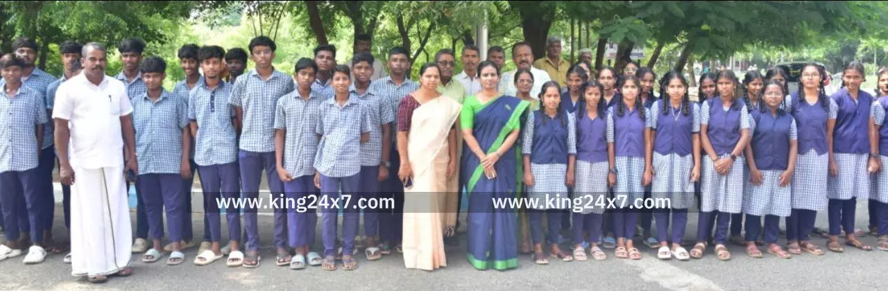 கல்லூரி களப்பயணம் -2025-னை கொடியசைத்து தொடங்கி வைத்த மாவட்ட ஆட்சியர். கல்லூரி களப்பயணம் -2025-னை கொடியசைத்து தொடங்கி வைத்த மாவட்ட ஆட்சியர்.