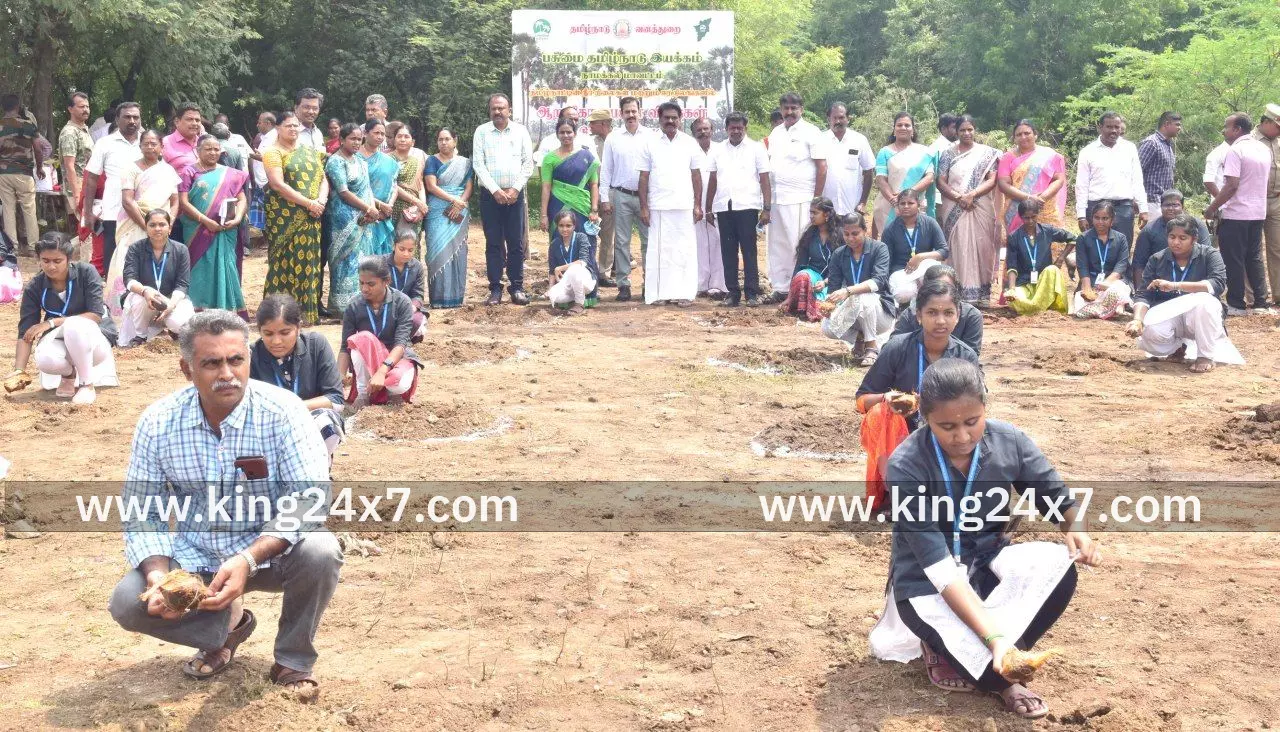 உங்களுடன் ஸ்டாலின் முகாமில் அரசு நலத்திட்ட உதவிகளை வழங்கிய மாவட்ட ஆட்சியர். உங்களுடன் ஸ்டாலின் முகாமில் அரசு நலத்திட்ட உதவிகளை வழங்கிய மாவட்ட ஆட்சியர்.