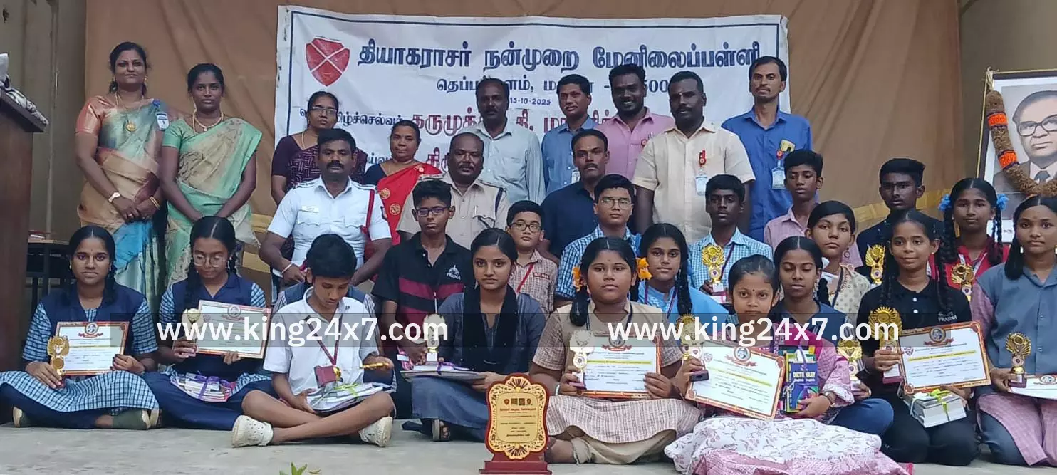 பள்ளி விழாவில் கலந்து கொண்ட காவல் அதிகாரிகள்.