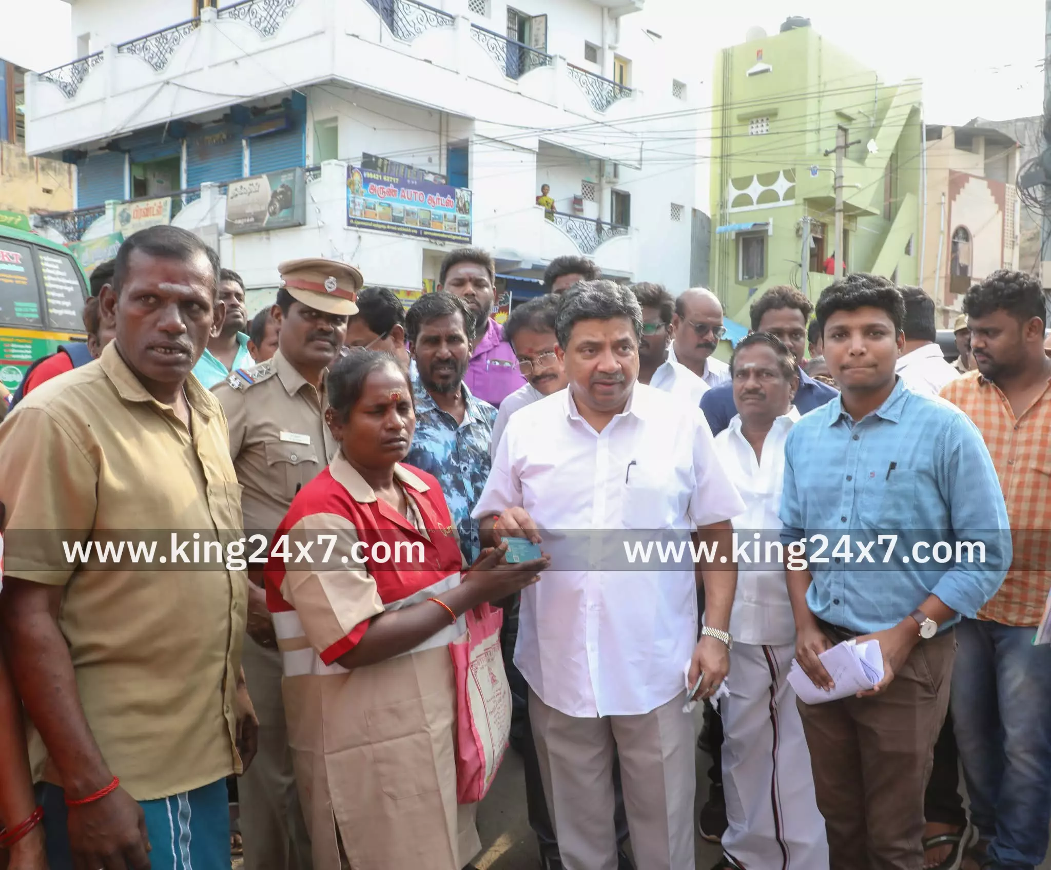 தூய்மை பணியாளர்களுக்கு அடையாள அட்டை.