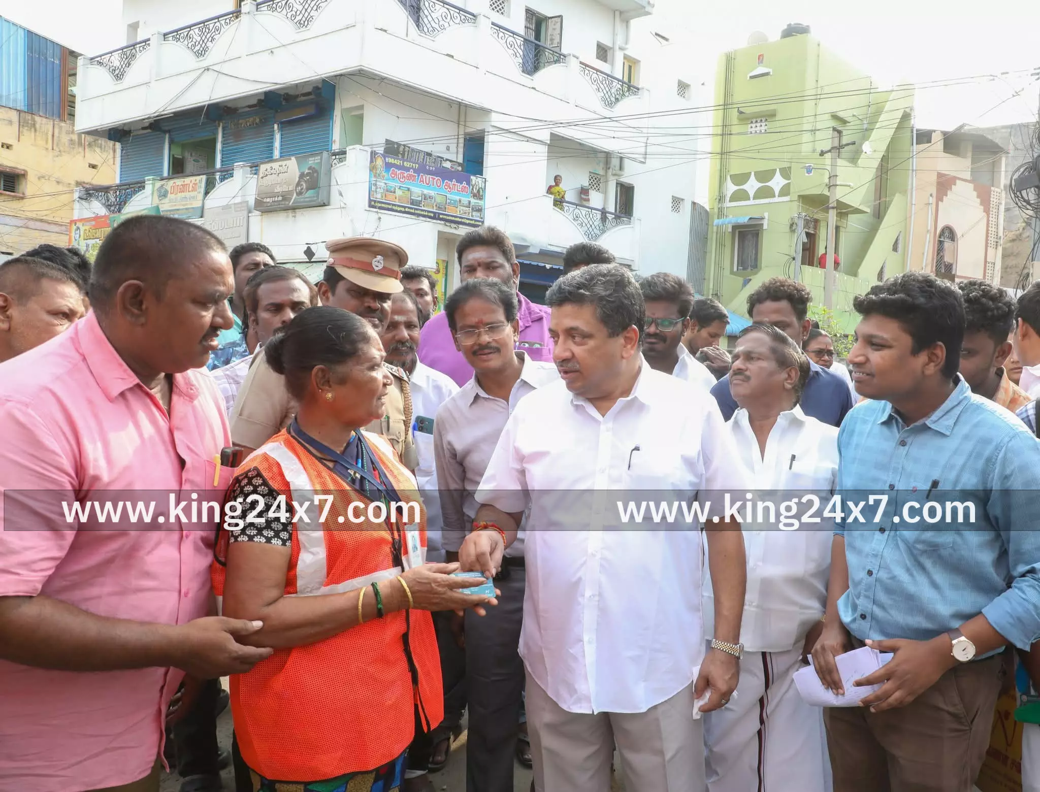 தூய்மை பணியாளர்களுக்கு அடையாள அட்டை.