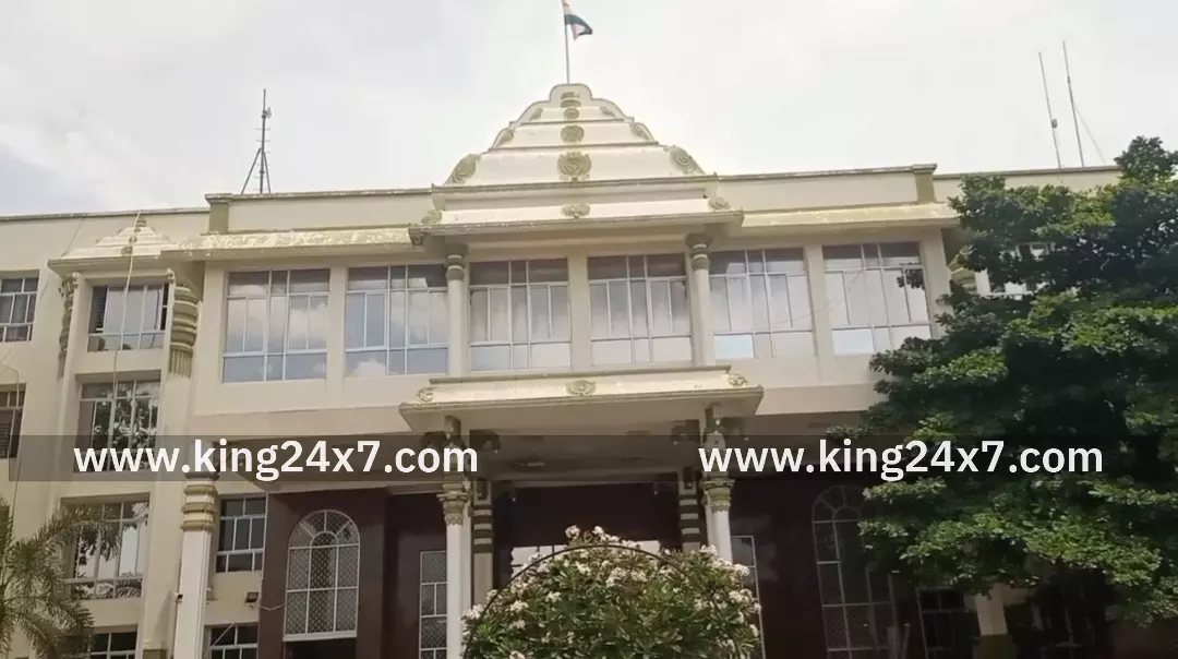 கரூர்- கள்ளசாராயம் காய்ச்சிய நபர்கள்- கள்ளச்சாராயக்காரர் தடுப்புச் சட்டத்தில் கைது கரூர்- கள்ளசாராயம் காய்ச்சிய நபர்கள்- கள்ளச்சாராயக்காரர் தடுப்புச் சட்டத்தில் கைது