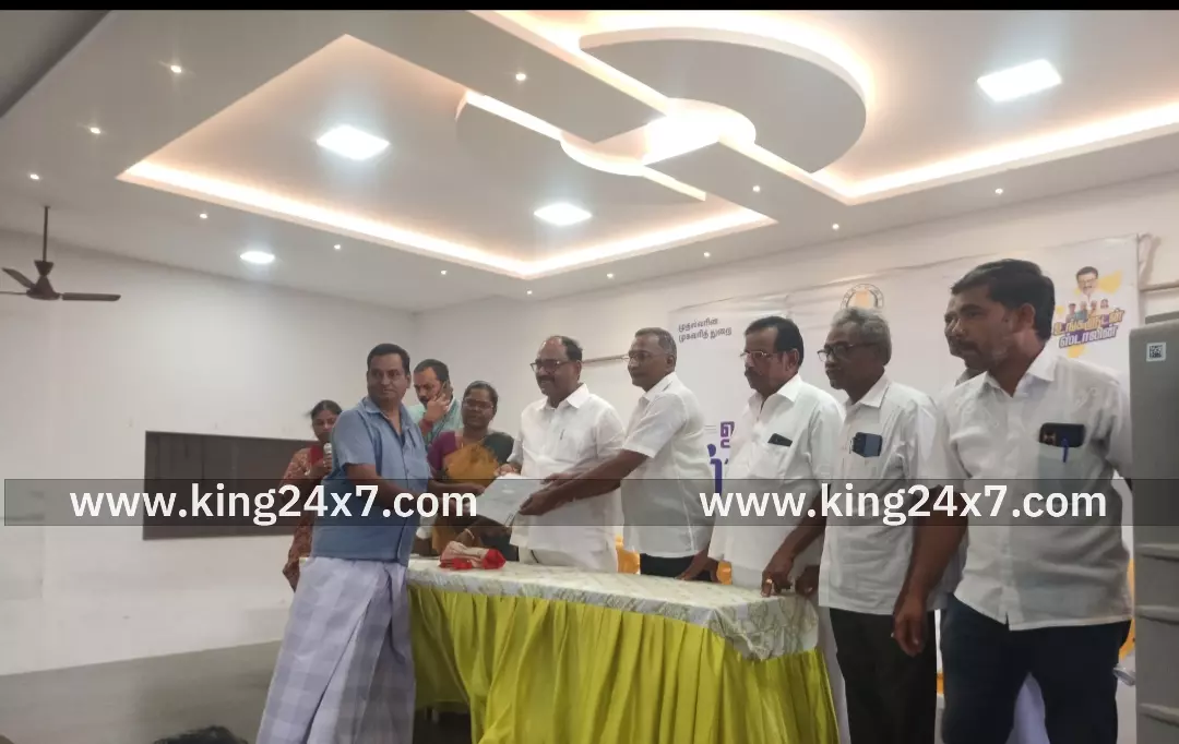 சின்ன தாராபுரத்தில் உங்களுடன் ஸ்டாலின் திட்டத்தில் நலத்திட்டங்களை வழங்கி வாழ்த்து தெரிவித்தார் க.பரமத்தி தெற்கு ஒன்றிய செயலாளர் கருணாநிதி. சின்ன தாராபுரத்தில் உங்களுடன் ஸ்டாலின் திட்டத்தில் நலத்திட்டங்களை வழங்கி வாழ்த்து தெரிவித்தார் க.பரமத்தி தெற்கு ஒன்றிய செயலாளர் கருணாநிதி.