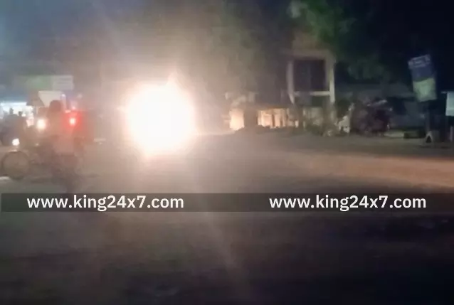 பௌத்திரம் அருகே சாலையை நடந்து கடக்க முயன்ற வாலிபர் மீது டூ வீலர் மோதி உயிரிழப்பு. பௌத்திரம் அருகே சாலையை நடந்து கடக்க முயன்ற வாலிபர் மீது டூ வீலர் மோதி உயிரிழப்பு.