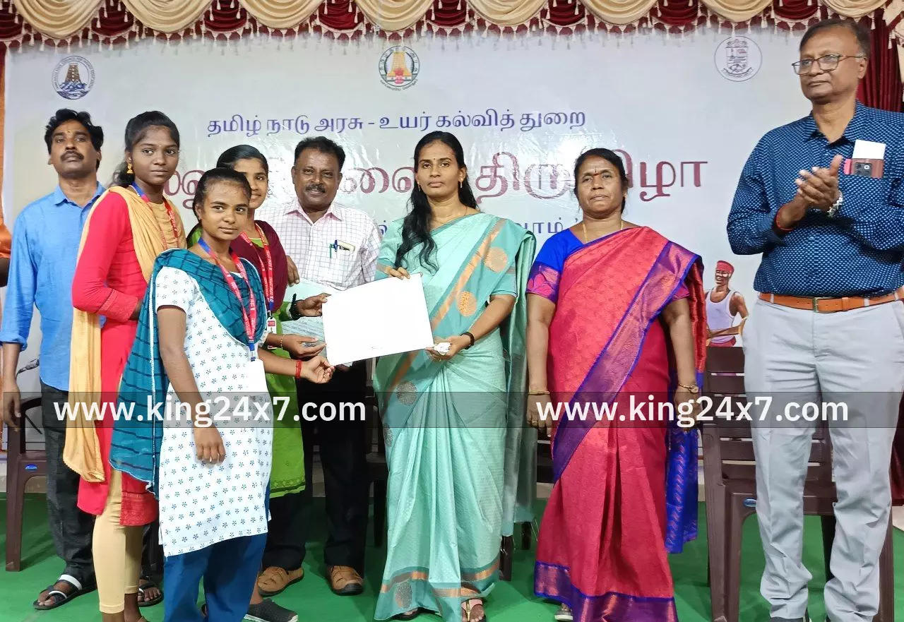 அறிஞர் அண்ணா அரசு கலைக்கல்லூரியில் நடைபெற்ற கல்லூரிக் கலைத் திருவிழா மாவட்ட ஆட்சியர் பங்கேற்பு. அறிஞர் அண்ணா அரசு கலைக்கல்லூரியில் நடைபெற்ற கல்லூரிக் கலைத் திருவிழா மாவட்ட ஆட்சியர் பங்கேற்பு.