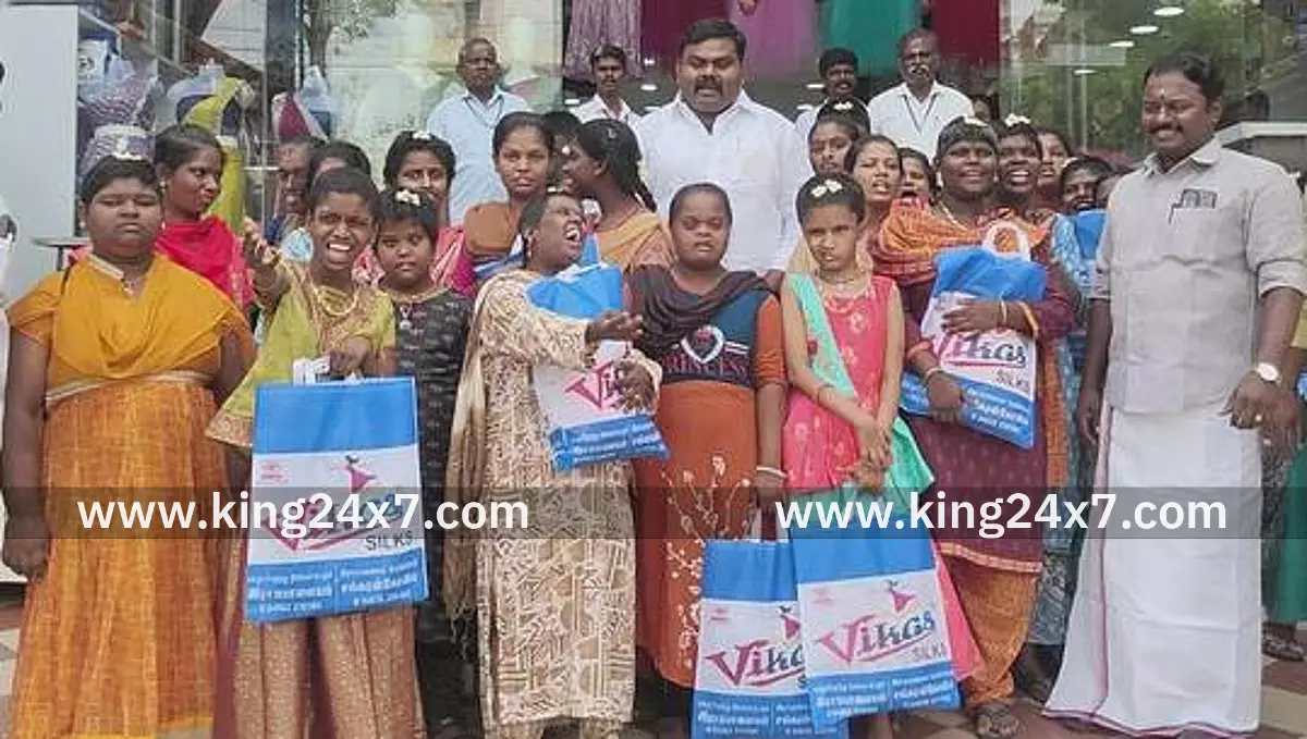 சங்கரன்கோவிலில் சிறப்பு குழந்தைகளுக்கு புத்தாடை வழங்கிய எம்எல்ஏ