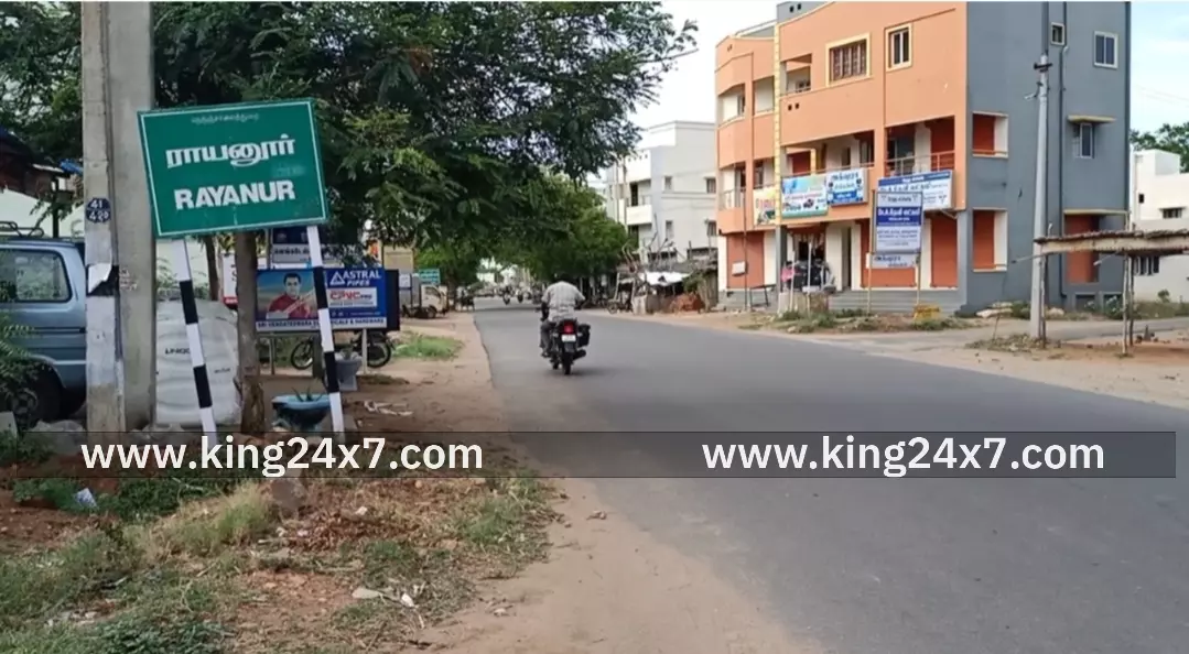 ராயனூர் டாஸ்மார்க் கடை அருகே டூவீலர்கள் நேருக்கு நேர் மோதல். ஒருவர் படுகாயம். ராயனூர் டாஸ்மார்க் கடை அருகே டூவீலர்கள் நேருக்கு நேர் மோதல். ஒருவர் படுகாயம்.