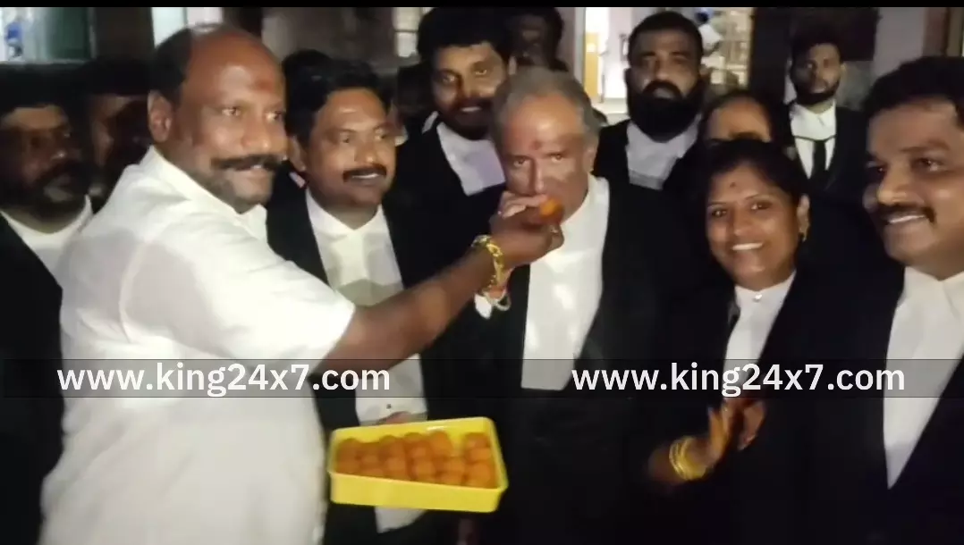 கரூர் துயர சம்பவத்தில் கைது செய்யப்பட்ட தவெக நிர்வாகிகளை விடுவித்து கரூர் நீதிமன்றம் தீர்ப்பு.