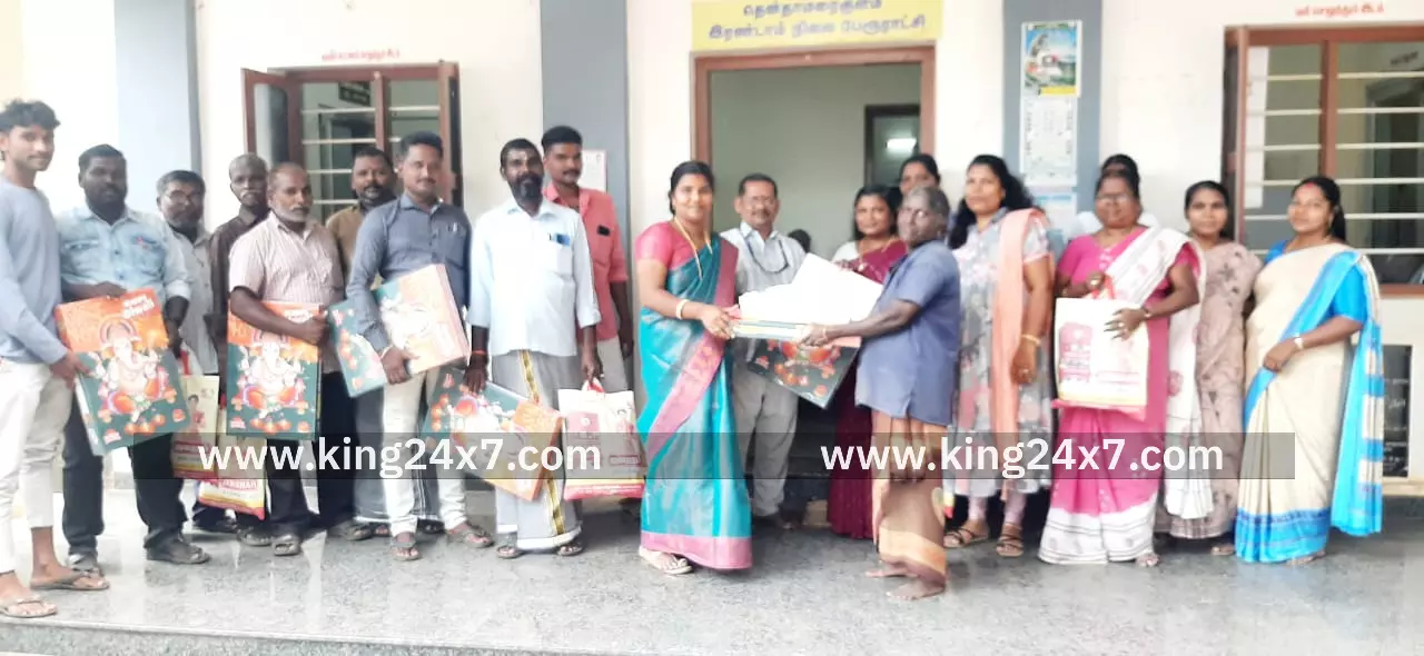 தூய்மை பணியாளர்களுக்கு தீபாவளி பரிசு