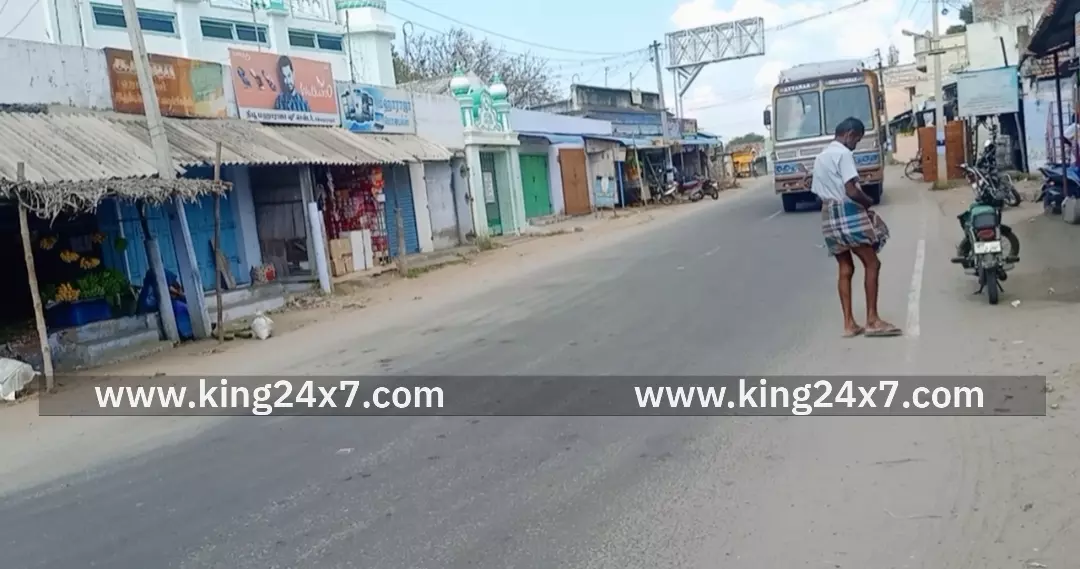 பங்களா பஸ் ஸ்டாப் அருகே நடந்து சென்றவர் மீது வேகமாக வந்த டூவீலர் மோதி விபத்து- பங்களா பஸ் ஸ்டாப் அருகே நடந்து சென்றவர் மீது வேகமாக வந்த டூவீலர் மோதி விபத்து-