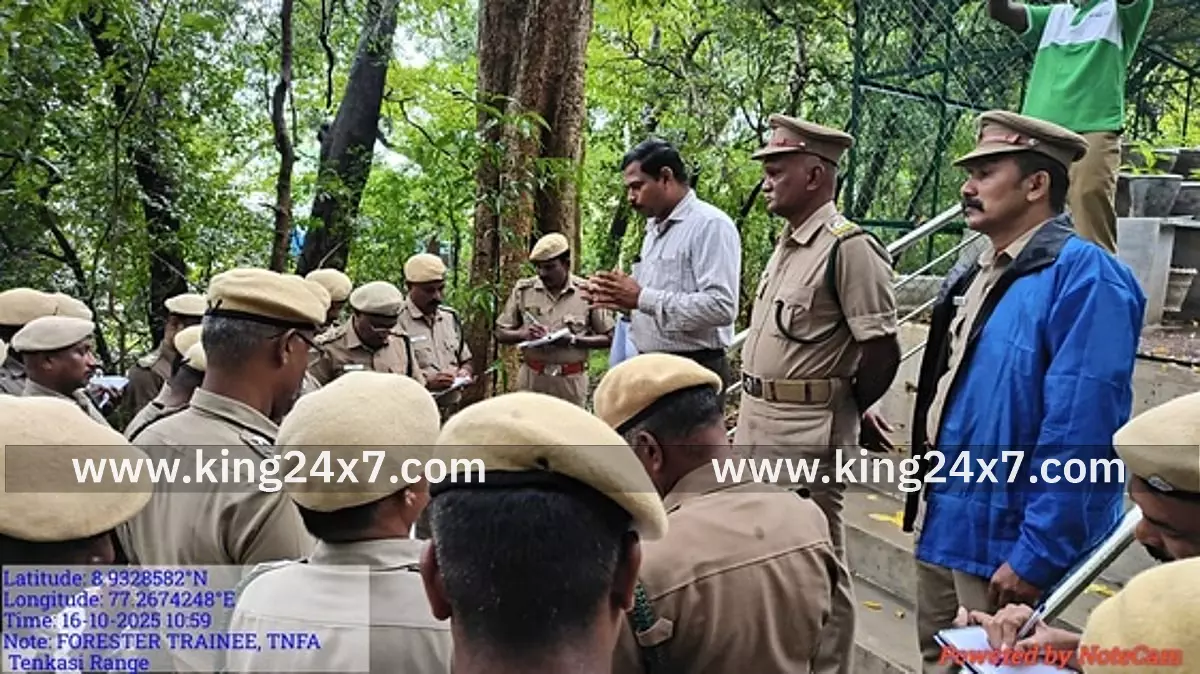 தென்காசியில் வனவா் பயிற்சியாளா்களின் களப்பயண முகாம்