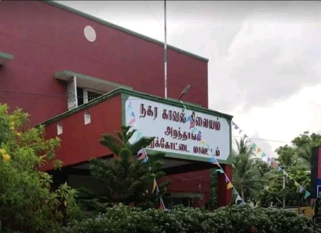 கோயில் பூட்டு உடைத்து அம்மன் நகை திருட்டு